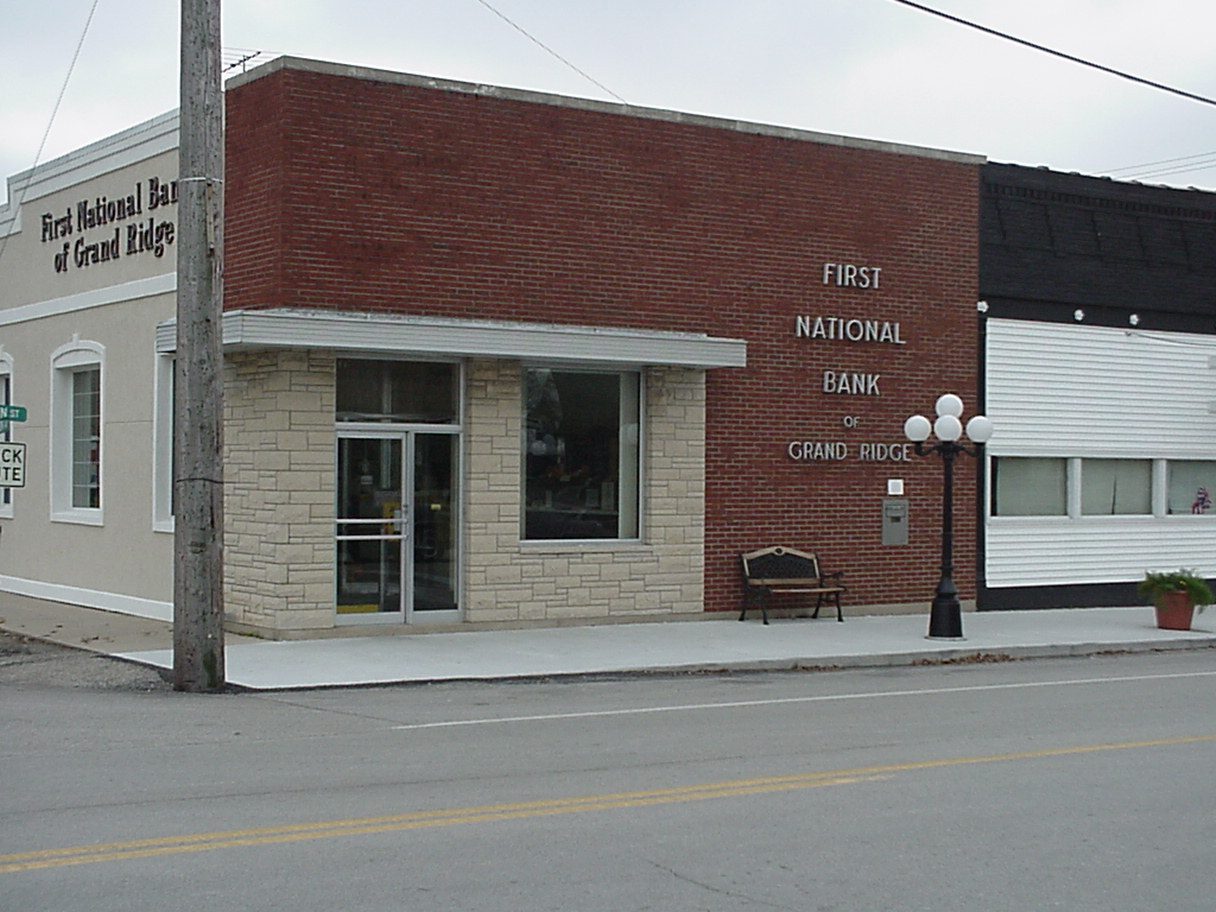 exterior street view of office in Grand Ridge Illinois